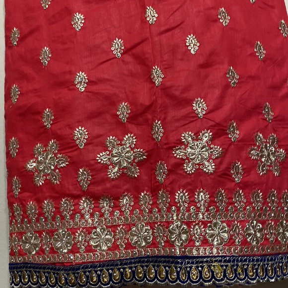 Handmade Saree pink with gold accent - Picture 2 of 4